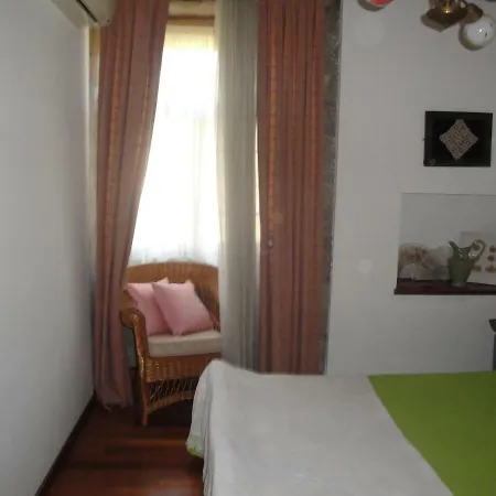 Casa Do Fundo Do Povo *